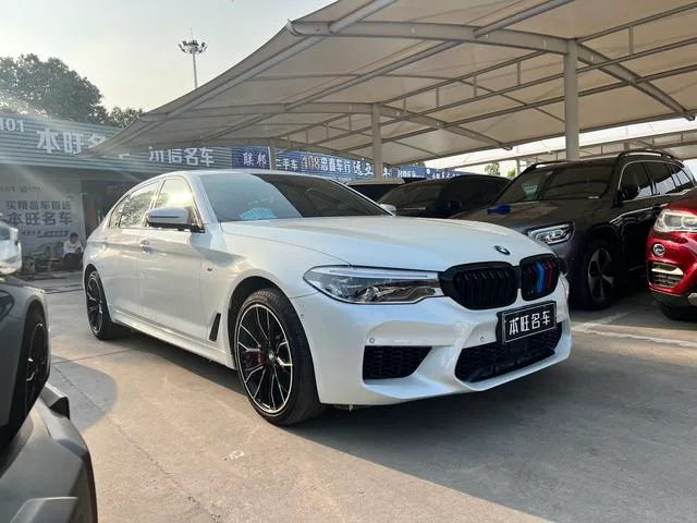 BMW 5 Series 2018 530Li xDrive M Conjunto deportivo exterior foto 3 BMW 5 Series 2018 530Li xDrive M Conjunto deportivo exterior foto 3