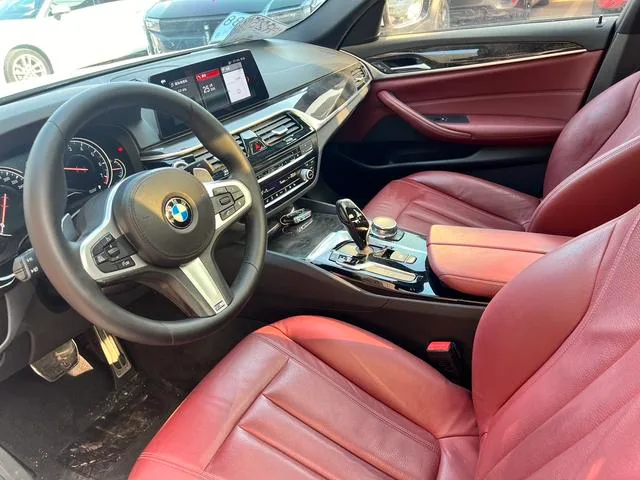 BMW 5 Series 2018 530Li xDrive M Conjunto deportivo exterior foto 4 BMW 5 Series 2018 530Li xDrive M Conjunto deportivo exterior foto 4
