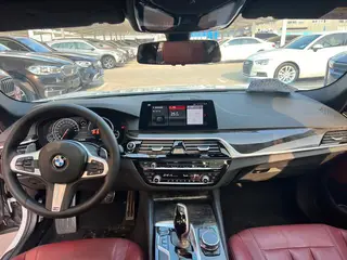 BMW 5 Series 2018 530Li xDrive M Conjunto deportivo exterior foto 7 BMW 5 Series 2018 530Li xDrive M Conjunto deportivo exterior foto 7