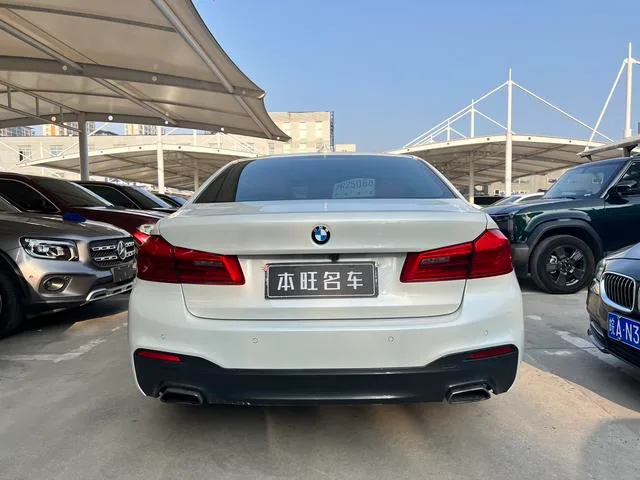 BMW 5 Series 2018 530Li xDrive M Conjunto deportivo interior foto 16 BMW 5 Series 2018 530Li xDrive M Conjunto deportivo interior foto 16
