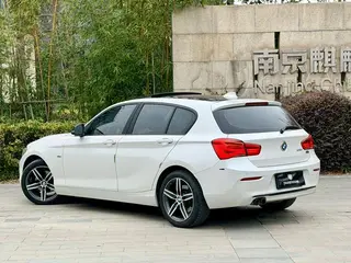 BMW 1 Series (Imported) 2016 120i Sports Design Suit exterior photo 3