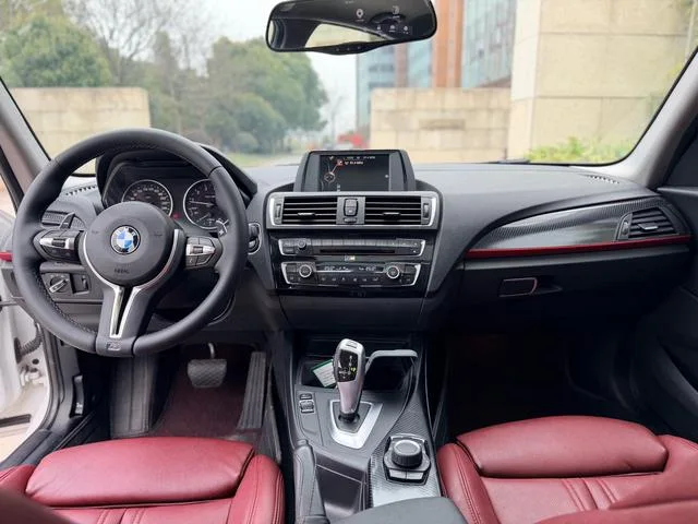 BMW 1 Series (Imported) 2016 120i Sports Design Suit exterior photo 6