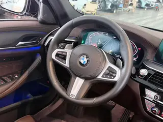 BMW 5 Series 2022 530Li Премиум-класса M Спортивный костюм интерьер фото 19 BMW 5 Series 2022 530Li Премиум-класса M Спортивный костюм интерьер фото 19