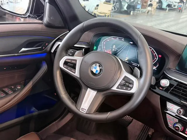 BMW 5 Series 2022 530Li Премиум-класса M Спортивный костюм интерьер фото 19 BMW 5 Series 2022 530Li Премиум-класса M Спортивный костюм интерьер фото 19