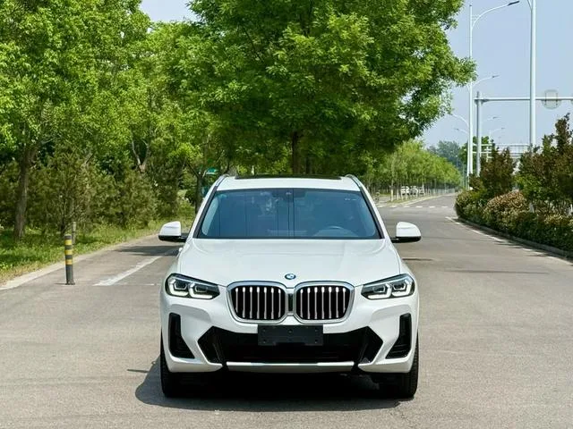 BMW X3 2022 Reforma xDrive25i M Conjunto deportivo exterior foto 3 BMW X3 2022 Reforma xDrive25i M Conjunto deportivo exterior foto 3