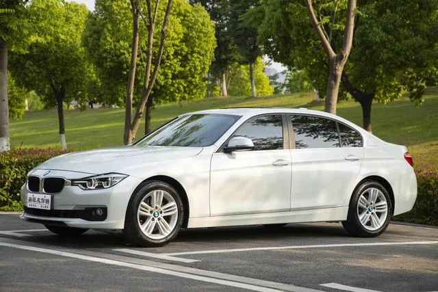 BMW 3 Series 2016 320Li Estilo de moda exterior foto 1 BMW 3 Series 2016 320Li Estilo de moda exterior foto 1