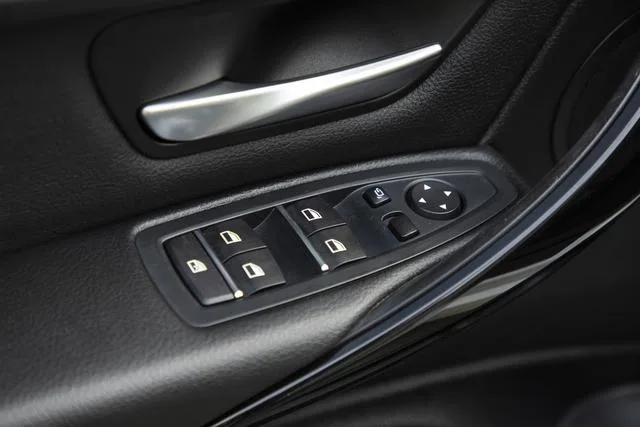 BMW 3 Series 2016 320Li Estilo de moda interior foto 16 BMW 3 Series 2016 320Li Estilo de moda interior foto 16