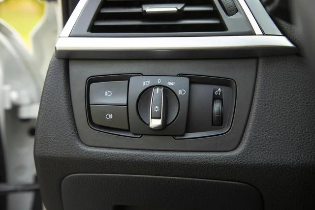 BMW 3 Series 2016 320Li Estilo de moda interior foto 17 BMW 3 Series 2016 320Li Estilo de moda interior foto 17