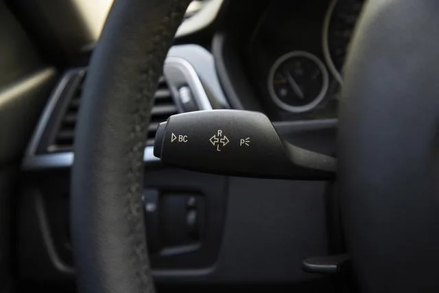 BMW 3 Series 2016 320Li Estilo de moda interior foto 18 BMW 3 Series 2016 320Li Estilo de moda interior foto 18