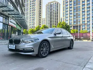 BMW 5 Series 2018 Reforma 530Li Tipo de lujo Traje de lujo exterior foto 1 BMW 5 Series 2018 Reforma 530Li Tipo de lujo Traje de lujo exterior foto 1