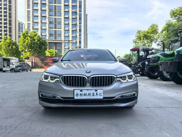 BMW 5 Series 2018 Reforma 530Li Tipo de lujo Traje de lujo exterior foto 2 BMW 5 Series 2018 Reforma 530Li Tipo de lujo Traje de lujo exterior foto 2