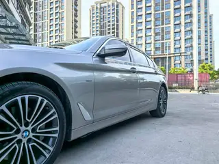 BMW 5 Series 2018 Reforma 530Li Tipo de lujo Traje de lujo exterior foto 7 BMW 5 Series 2018 Reforma 530Li Tipo de lujo Traje de lujo exterior foto 7