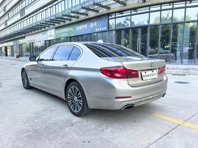 BMW 5 Series 2018 Reforma 530Li Tipo de lujo Traje de lujo exterior foto 8 BMW 5 Series 2018 Reforma 530Li Tipo de lujo Traje de lujo exterior foto 8