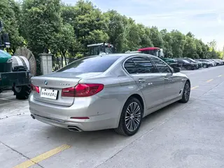 BMW 5 Series 2018 Reforma 530Li Tipo de lujo Traje de lujo exterior foto 10 BMW 5 Series 2018 Reforma 530Li Tipo de lujo Traje de lujo exterior foto 10
