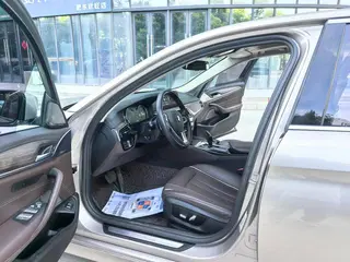 BMW 5 Series 2018 Reforma 530Li Tipo de lujo Traje de lujo interior foto 11 BMW 5 Series 2018 Reforma 530Li Tipo de lujo Traje de lujo interior foto 11