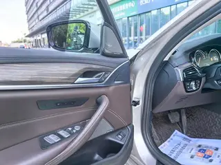 BMW 5 Series 2018 Reforma 530Li Tipo de lujo Traje de lujo interior foto 12 BMW 5 Series 2018 Reforma 530Li Tipo de lujo Traje de lujo interior foto 12