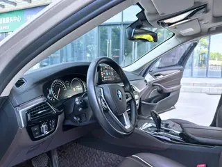 BMW 5 Series 2018 Reforma 530Li Tipo de lujo Traje de lujo interior foto 14 BMW 5 Series 2018 Reforma 530Li Tipo de lujo Traje de lujo interior foto 14