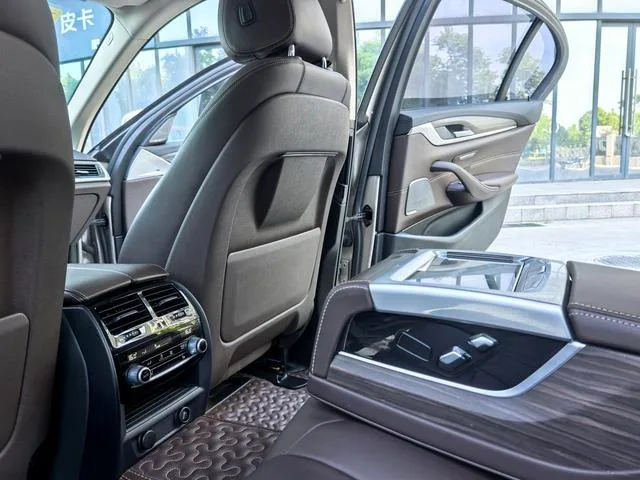 BMW 5 Series 2018 Reforma 530Li Tipo de lujo Traje de lujo interior foto 16 BMW 5 Series 2018 Reforma 530Li Tipo de lujo Traje de lujo interior foto 16