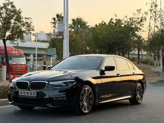BMW 5 Series 2018 Reforma 530Li Líder M Conjunto deportivo exterior foto 1 BMW 5 Series 2018 Reforma 530Li Líder M Conjunto deportivo exterior foto 1