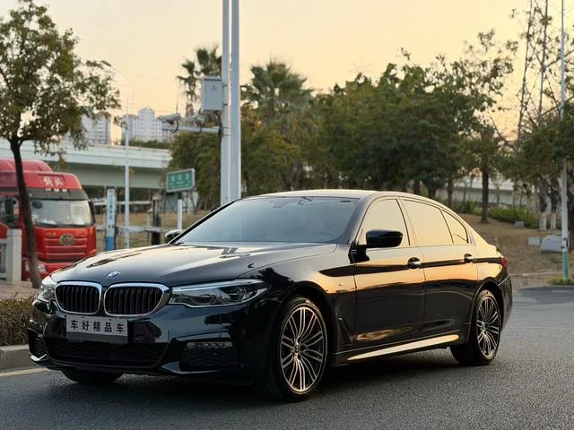 BMW 5 Series 2018 Reforma 530Li Líder M Conjunto deportivo exterior foto 1 BMW 5 Series 2018 Reforma 530Li Líder M Conjunto deportivo exterior foto 1