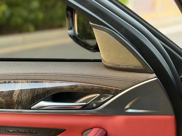 BMW 5 Series 2018 Reforma 530Li Líder M Conjunto deportivo interior foto 12 BMW 5 Series 2018 Reforma 530Li Líder M Conjunto deportivo interior foto 12