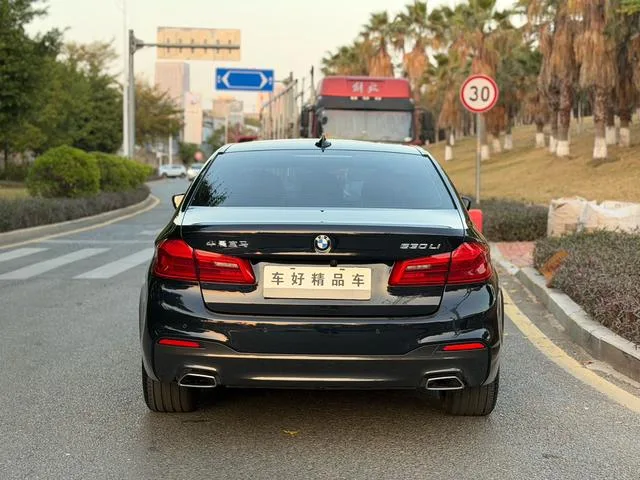 BMW 5 Series 2018 Reforma 530Li Líder M Conjunto deportivo interior foto 15 BMW 5 Series 2018 Reforma 530Li Líder M Conjunto deportivo interior foto 15