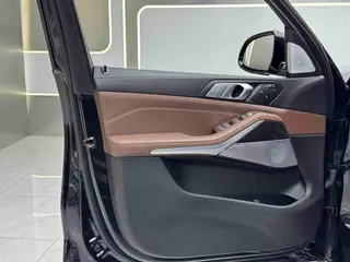 BMW X7 2021 xDrive40i Leading Luxury Set interior photo 12 BMW X7 2021 xDrive40i Leading Luxury Set interior photo 12