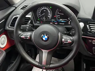BMW 1 Series 2021 125i M Edición nocturna deportiva interior foto 18 BMW 1 Series 2021 125i M Edición nocturna deportiva interior foto 18