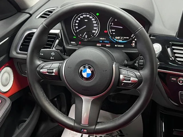 BMW 1 Series 2021 125i M Edición nocturna deportiva interior foto 18 BMW 1 Series 2021 125i M Edición nocturna deportiva interior foto 18
