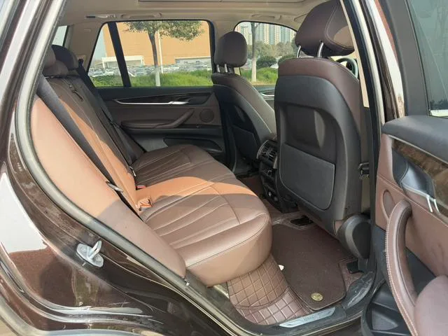 BMW X5 2018 xDrive28i exterior foto 6 BMW X5 2018 xDrive28i exterior foto 6