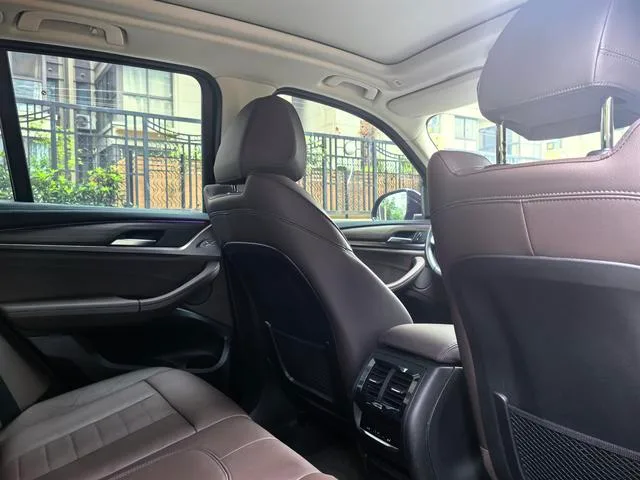BMW X3 2021 xDrive28i M Sports suit interior photo 10 BMW X3 2021 xDrive28i M Sports suit interior photo 10