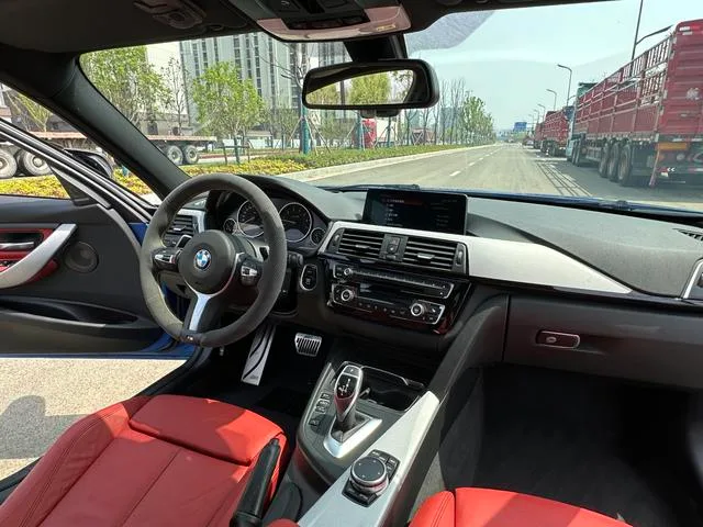 BMW 3 Series 2017 330i M Sporty interior photo 13 BMW 3 Series 2017 330i M Sporty interior photo 13