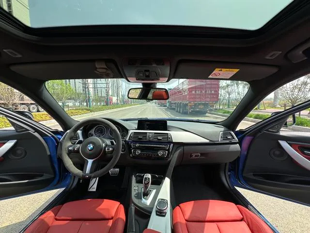 BMW 3 Series 2017 330i M Sporty interior photo 15 BMW 3 Series 2017 330i M Sporty interior photo 15
