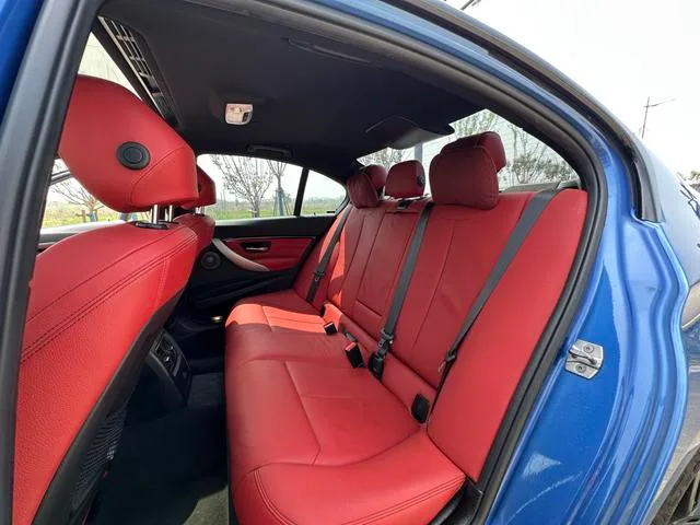 BMW 3 Series 2017 330i M Sporty interior photo 16 BMW 3 Series 2017 330i M Sporty interior photo 16