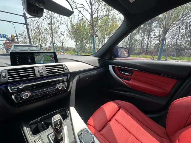 BMW 3 Series 2017 330i M Sporty interior photo 20 BMW 3 Series 2017 330i M Sporty interior photo 20