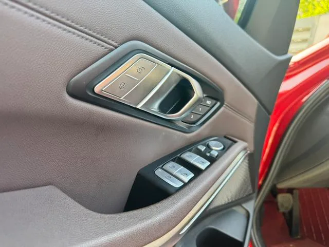 BMW 3 Series 2021 325Li M Conjunto deportivo interior foto 11 BMW 3 Series 2021 325Li M Conjunto deportivo interior foto 11