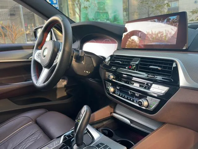 BMW 6 Series GT 2019 630i M Sports Grand Traveler Edition interior photo 14 BMW 6 Series GT 2019 630i M Sports Grand Traveler Edition interior photo 14