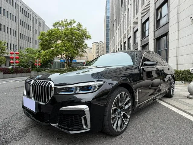 BMW 7 Series 2019 740Li Премиум-класса M Спортивный костюм экстерьер фото 1 BMW 7 Series 2019 740Li Премиум-класса M Спортивный костюм экстерьер фото 1