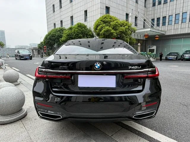 BMW 7 Series 2019 740Li Премиум-класса M Спортивный костюм экстерьер фото 4 BMW 7 Series 2019 740Li Премиум-класса M Спортивный костюм экстерьер фото 4