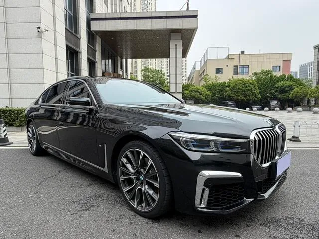 BMW 7 Series 2019 740Li Премиум-класса M Спортивный костюм экстерьер фото 6 BMW 7 Series 2019 740Li Премиум-класса M Спортивный костюм экстерьер фото 6