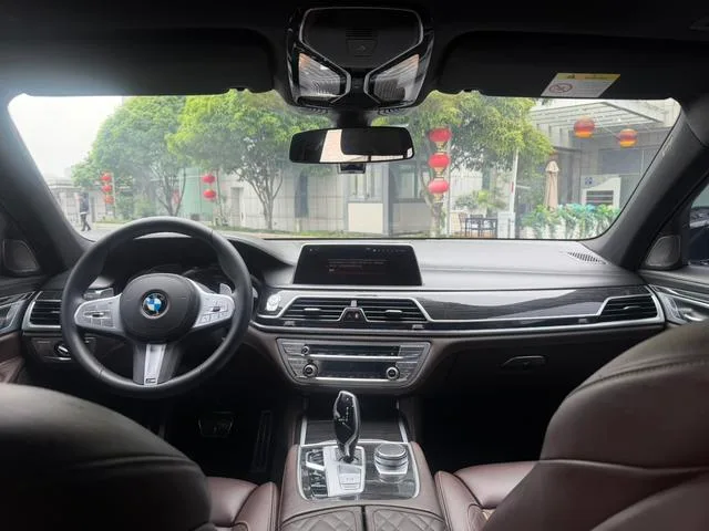 BMW 7 Series 2019 740Li Премиум-класса M Спортивный костюм экстерьер фото 8 BMW 7 Series 2019 740Li Премиум-класса M Спортивный костюм экстерьер фото 8