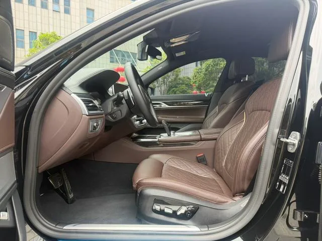 BMW 7 Series 2019 740Li Премиум-класса M Спортивный костюм экстерьер фото 9 BMW 7 Series 2019 740Li Премиум-класса M Спортивный костюм экстерьер фото 9
