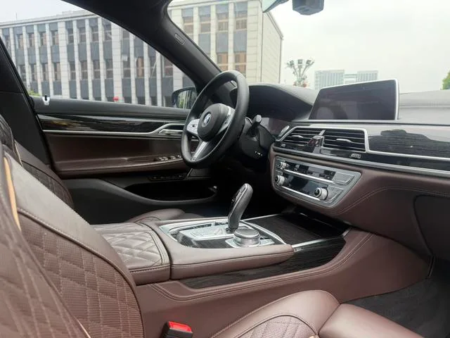 BMW 7 Series 2019 740Li Премиум-класса M Спортивный костюм интерьер фото 13 BMW 7 Series 2019 740Li Премиум-класса M Спортивный костюм интерьер фото 13