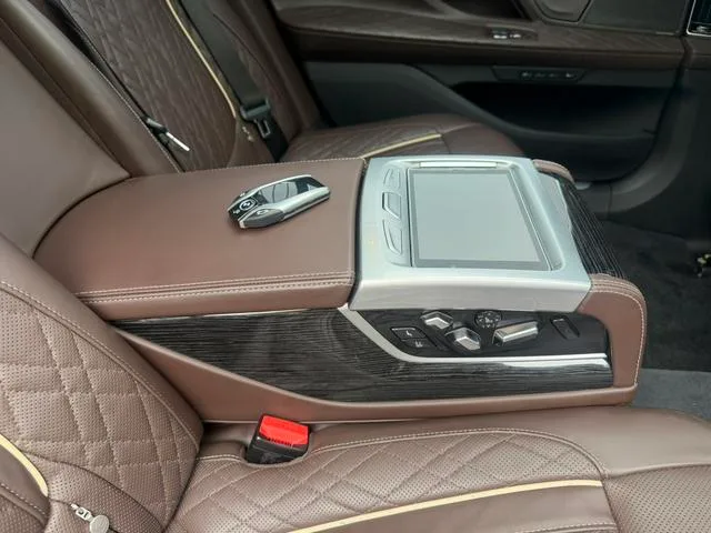 BMW 7 Series 2019 740Li Премиум-класса M Спортивный костюм интерьер фото 19 BMW 7 Series 2019 740Li Премиум-класса M Спортивный костюм интерьер фото 19