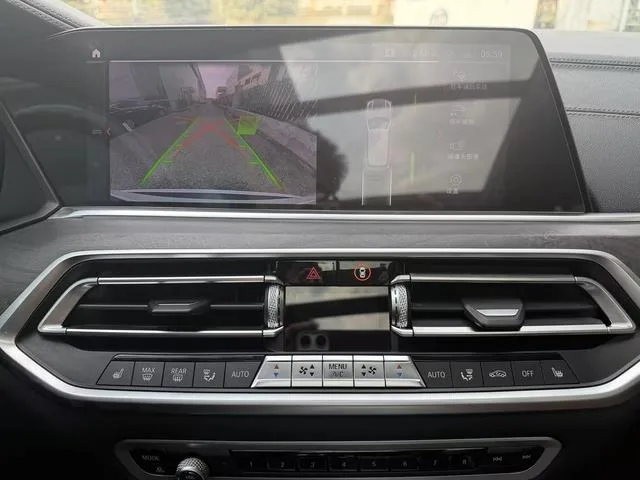BMW X5 2020 xDrive30i X Набор дизайна интерьер фото 15 BMW X5 2020 xDrive30i X Набор дизайна интерьер фото 15