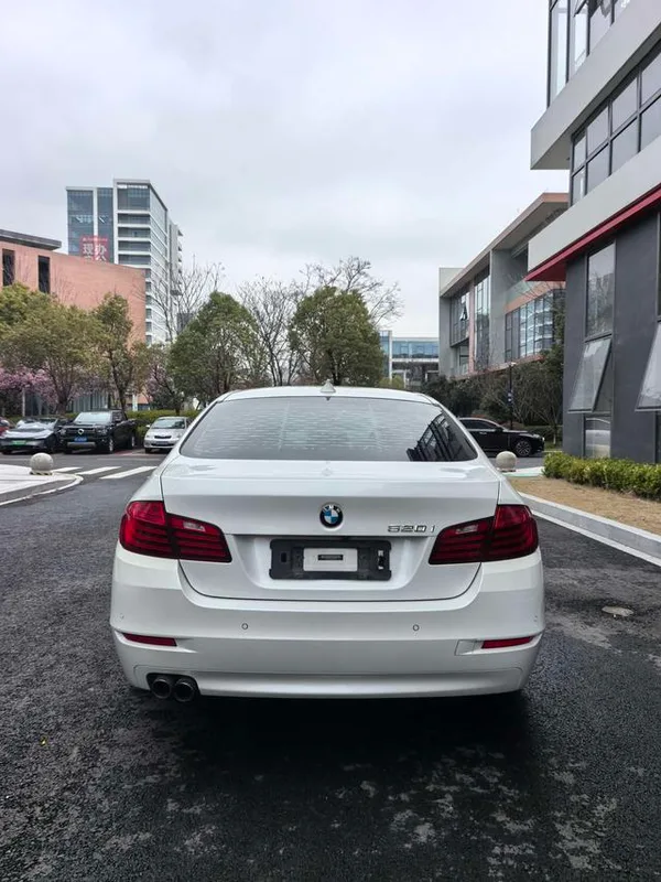 BMW 5 Series 2015 520i Estilo elegante interior foto 7 BMW 5 Series 2015 520i Estilo elegante interior foto 7