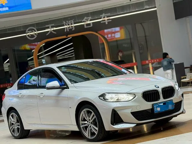 BMW 1 Series 2019 120i Leading Type M Sports suit exterior photo 3