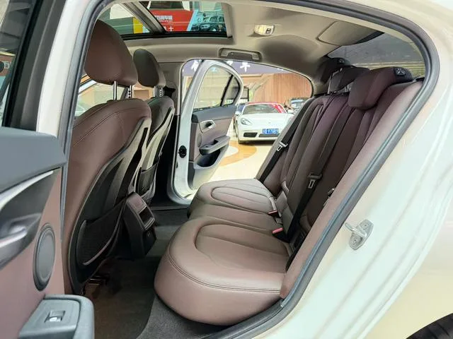 BMW 1 Series 2019 120i Leading Type M Sports suit interior photo 9