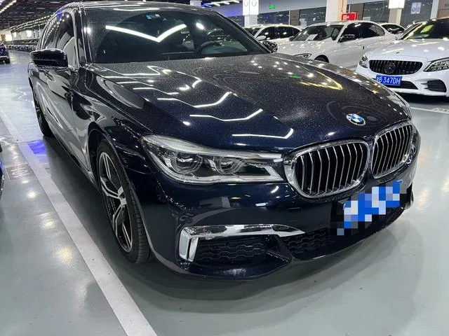 BMW 7 Series 2018 740Li Leading Type M Sports suit exterior photo 2