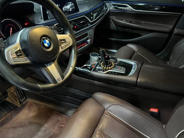 BMW 7 Series 2018 740Li Leading Type M Sports suit exterior photo 4